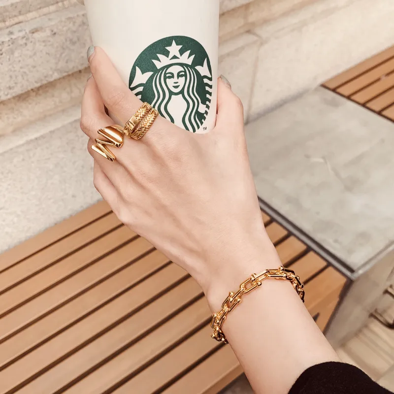 Minimalist Chain Set