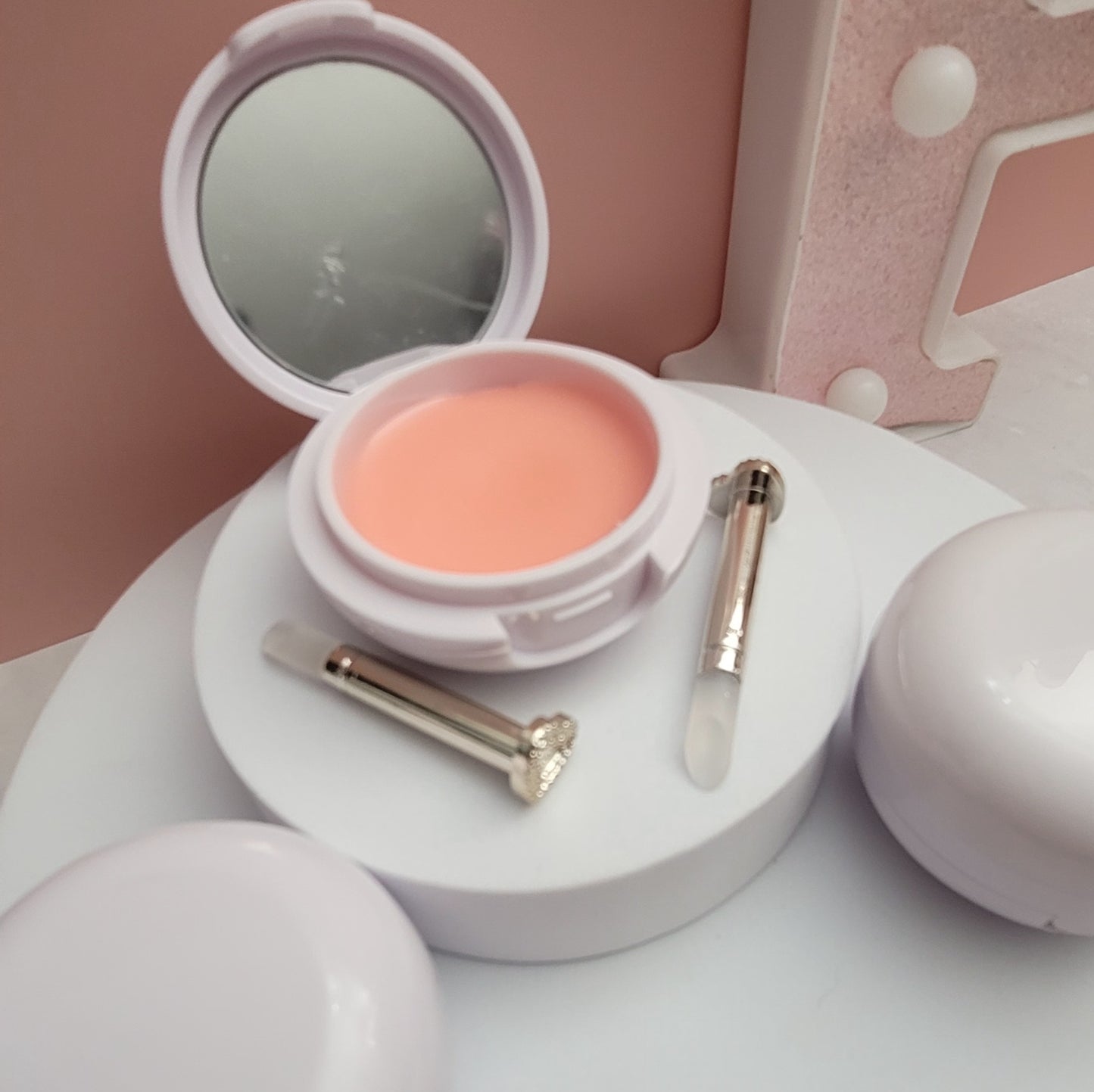 Lip Balm with mirror and aplicator