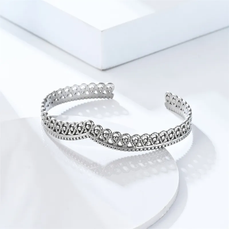Victoria bracelets