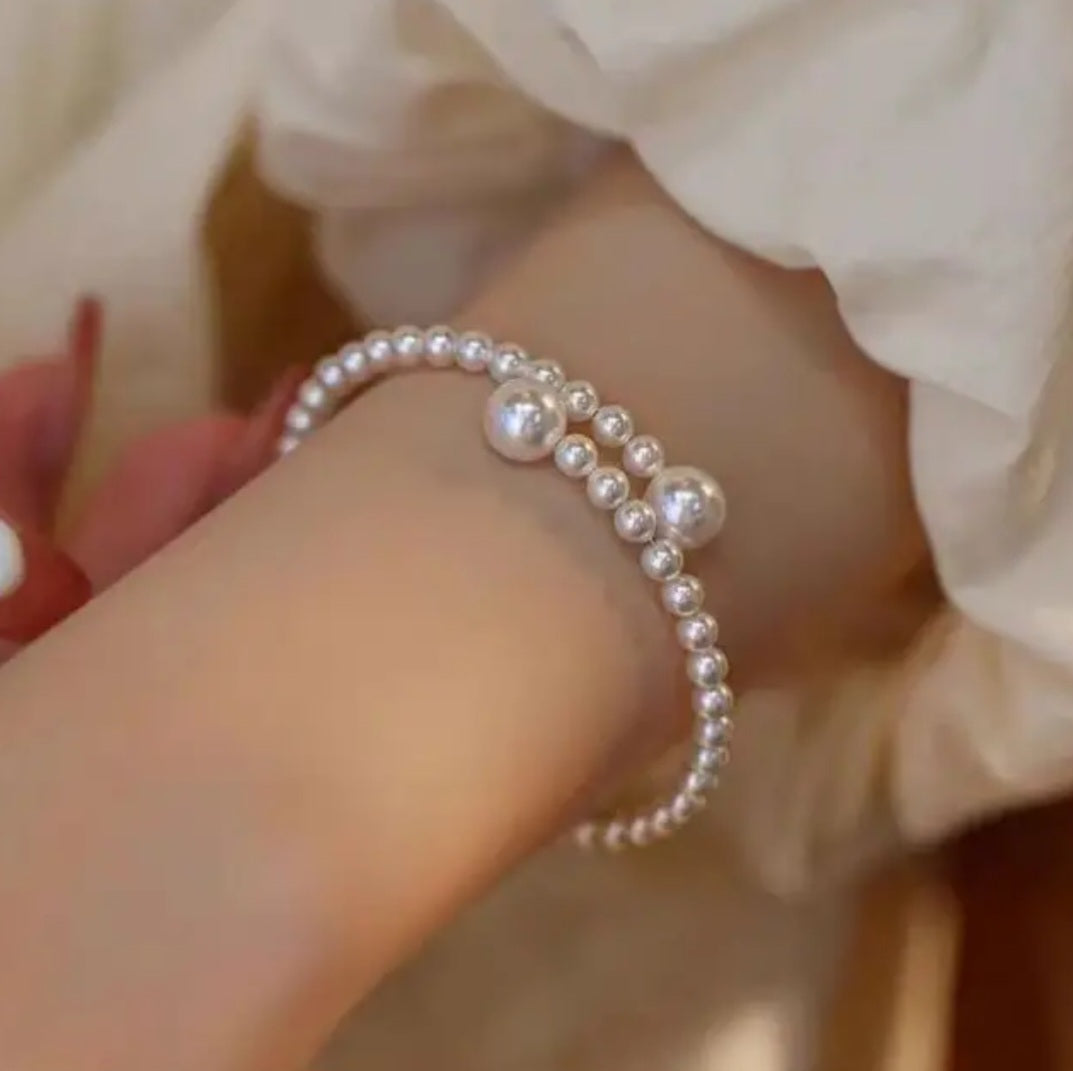 Pearls rings and bracelet